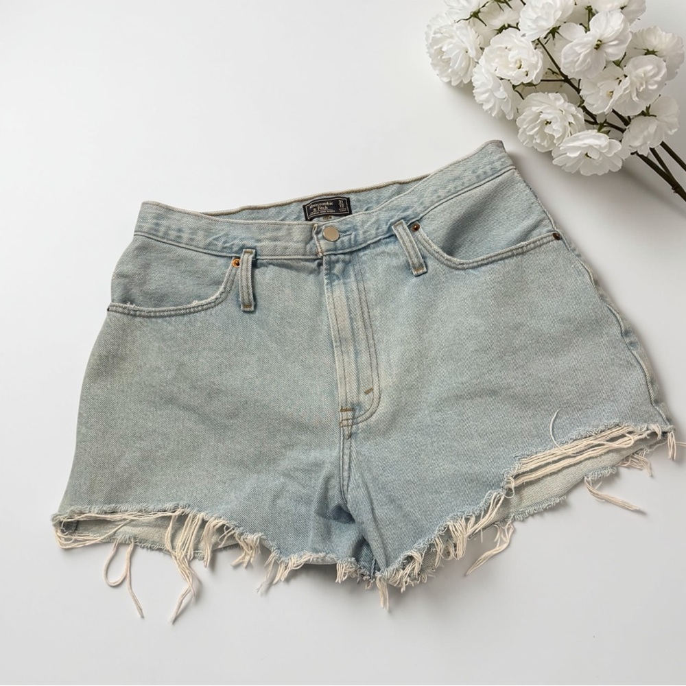 ABERCROMBIE & FITCH Light Blue  Natural Rise Jean Shorts Frayed Hem Size 31 / 12